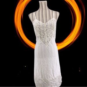VANITY FAIR 34 WHITE SLIP